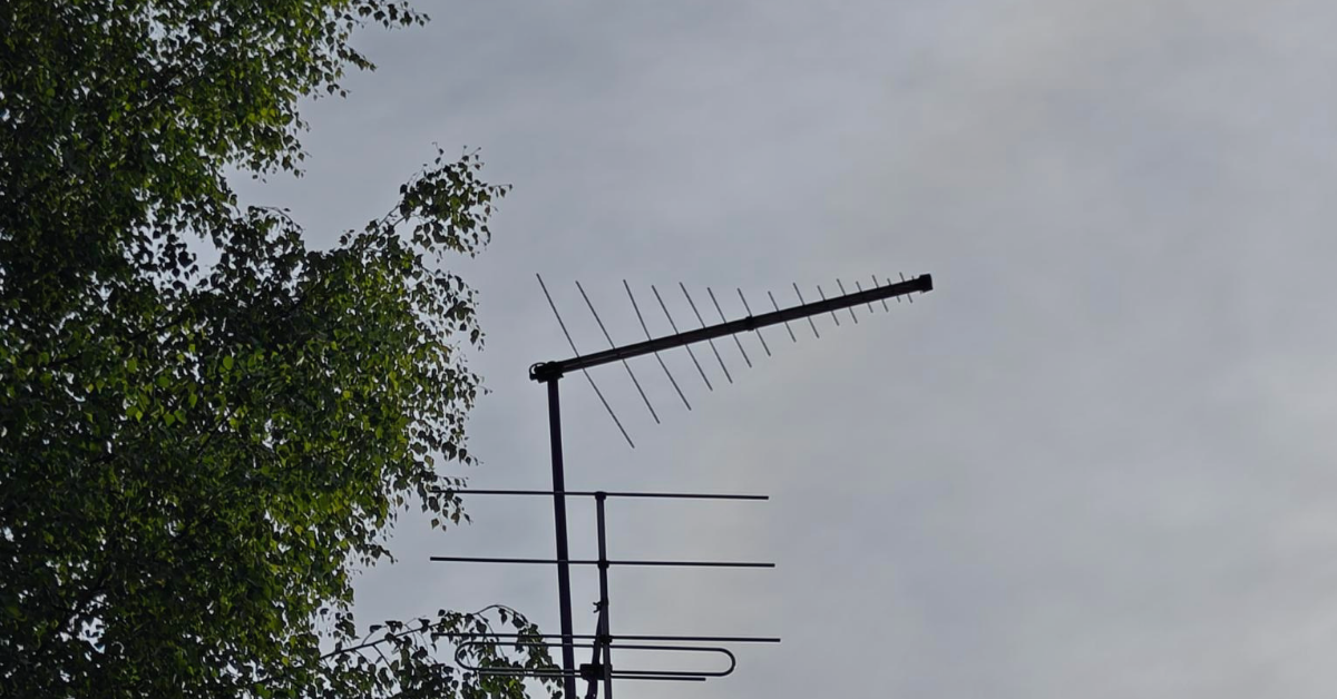 Yagi antenna on a roof
